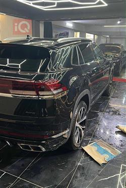 ڤۆڵکسواگن ئەتڵەس کرۆس سپۆرت